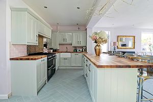 Kitchen- click for photo gallery